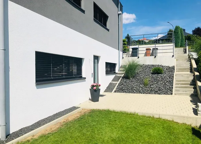 Moderne Ferienwohnung mit Terrasse und Garten