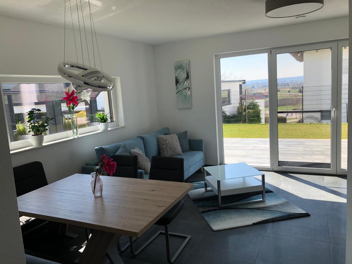 Moderne Mit Terrasse Und Garten