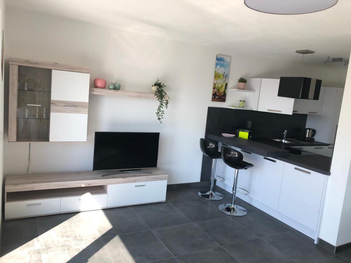 Moderne Mit Terrasse Und Garten Apartment *