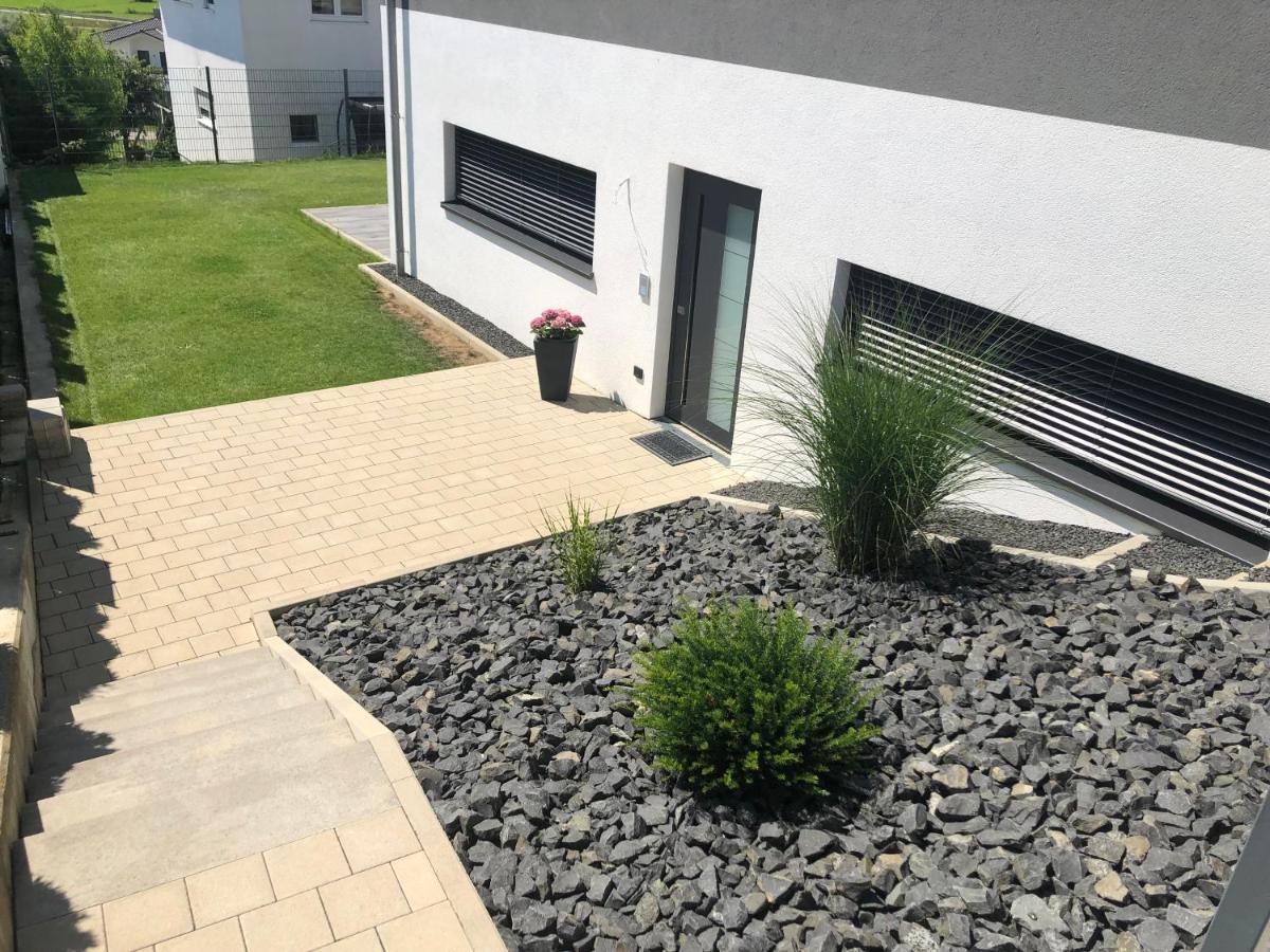 Moderne Mit Terrasse Und Garten Apartment *