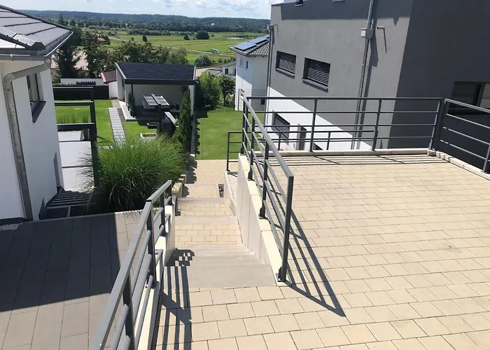 Moderne Ferienwohnung Mit Terrasse Und Garten