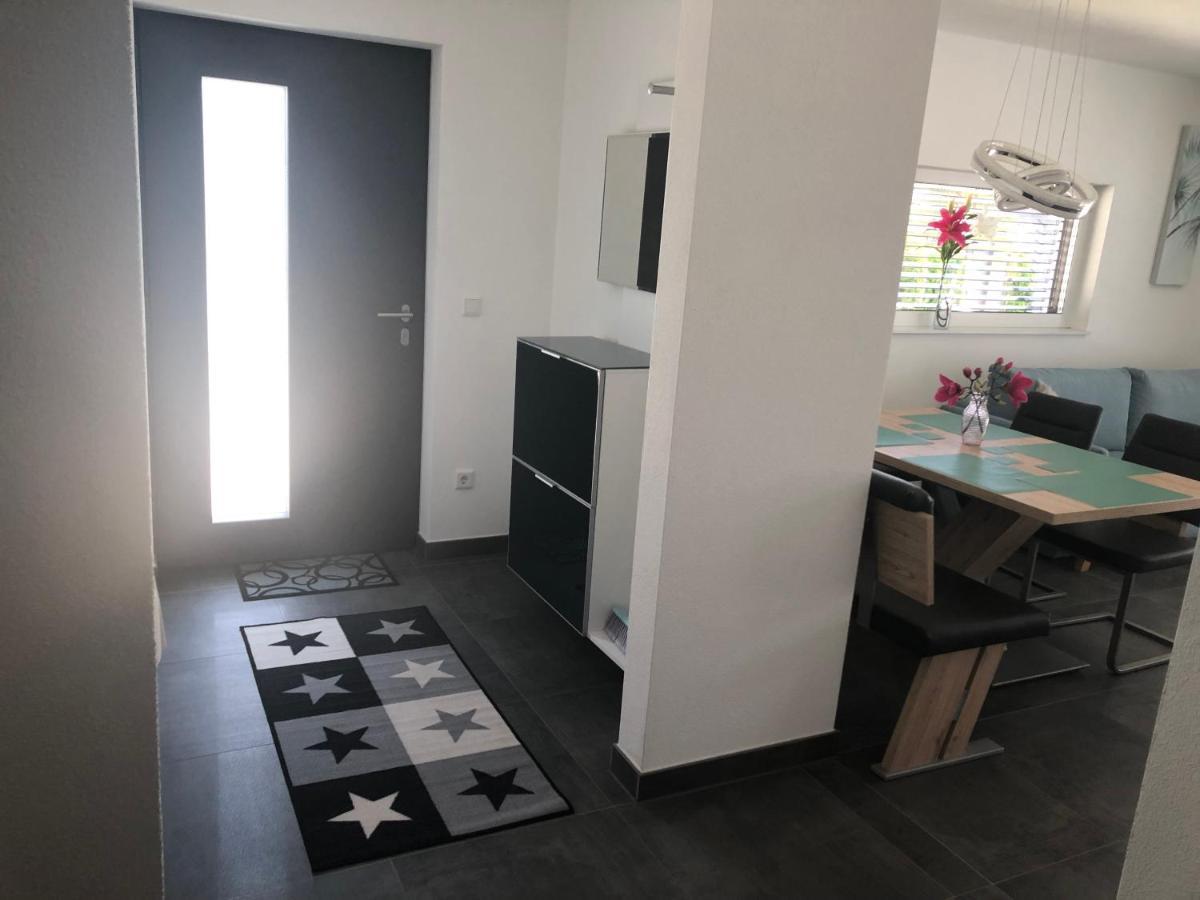 Moderne Mit Terrasse Und Garten